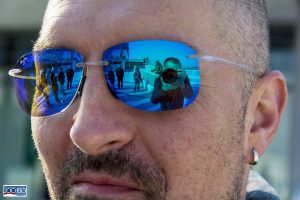 Fotografo riflesso negli occhiali da sole