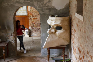 Giudecca, Venezia, Maschera veneziana grande