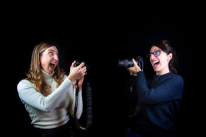 Genny Costantini, Silvia Valentini, donne con fotocamera, donne con macchina fotografica