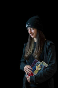 Francesca Ballarin, ragazza con libro, ragazza con cappello,